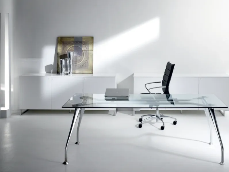 Scrivania Direzionale di design Segno con top in vetro e base con finitura cromata di Della Rovere