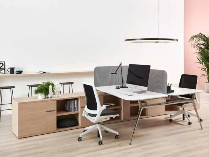 Sedia Operativa in tessuto moderna, caratterizzata da un disegno pulito Self di Estel