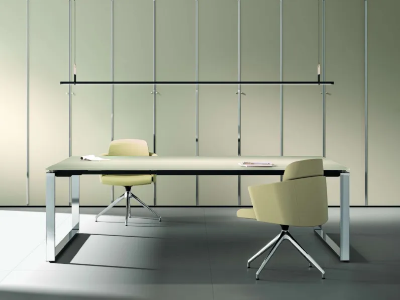 Tavolo Loopy Meeting in vetro temperato e metallo di Bralco