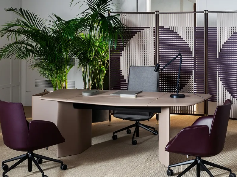 Scrivania Direzionale Trust Iconic con rivestimento in pelle di Poltrona Frau