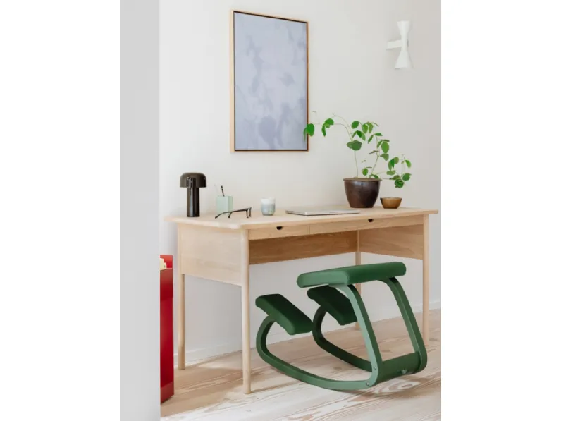 Sedia ergonomica in legno colorato con lo stesso colore del tessuto Variable Monochrome di Varier