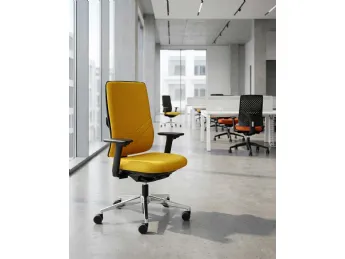 La poltrona Volare Plastic Advanced Swivel Chair di Vaghi unisce design ergonomico e materiali innov