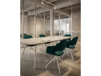 La sedia d'attesa Wizard Chair di Vaghi offre comfort e stile per i tuoi ospiti.