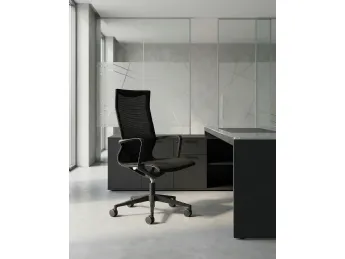 Poltrona direzionale Yalta Executive Armchair di Vaghi: design essenziale e comfort ergonomico per u