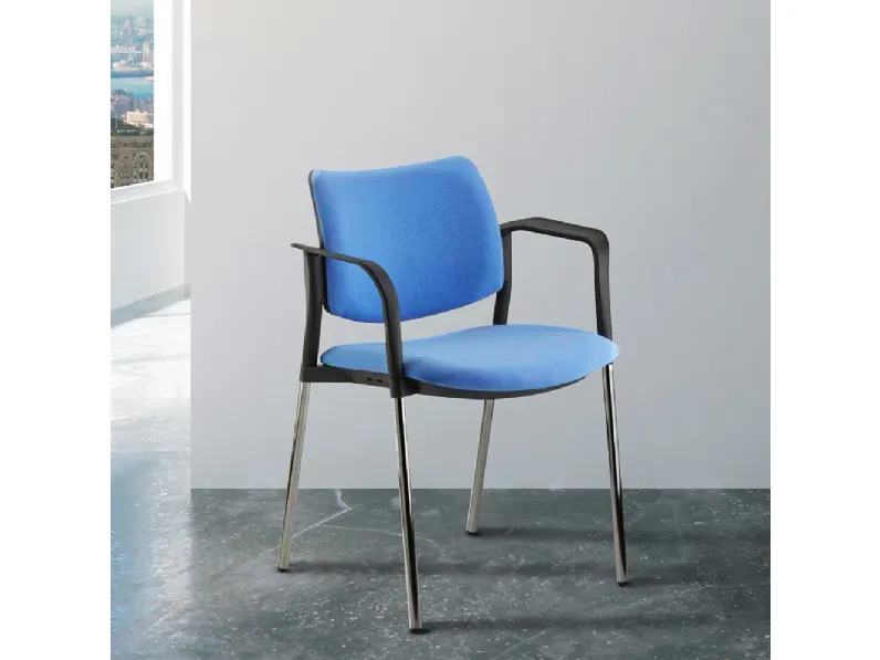 Seduta Ospiti Yoko in tessuto imbottito con braccioli in nylon e gambe in acciaio cromato di Compir