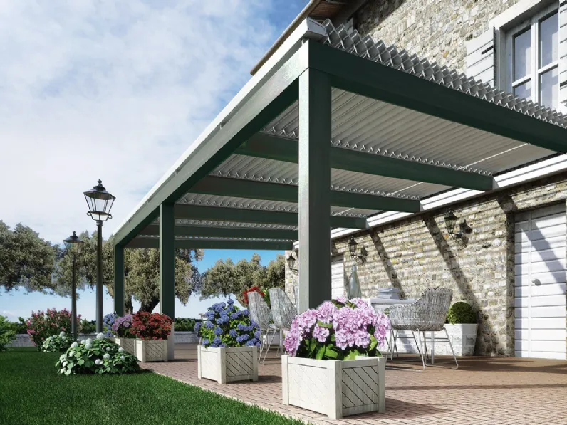 Pergola bioclimatica inclinata a lame orientabili, in grado di proteggere sia dal sole che dalla pioggia, consente comfort termico e luminoso Eclissi Tettoia di Dirello