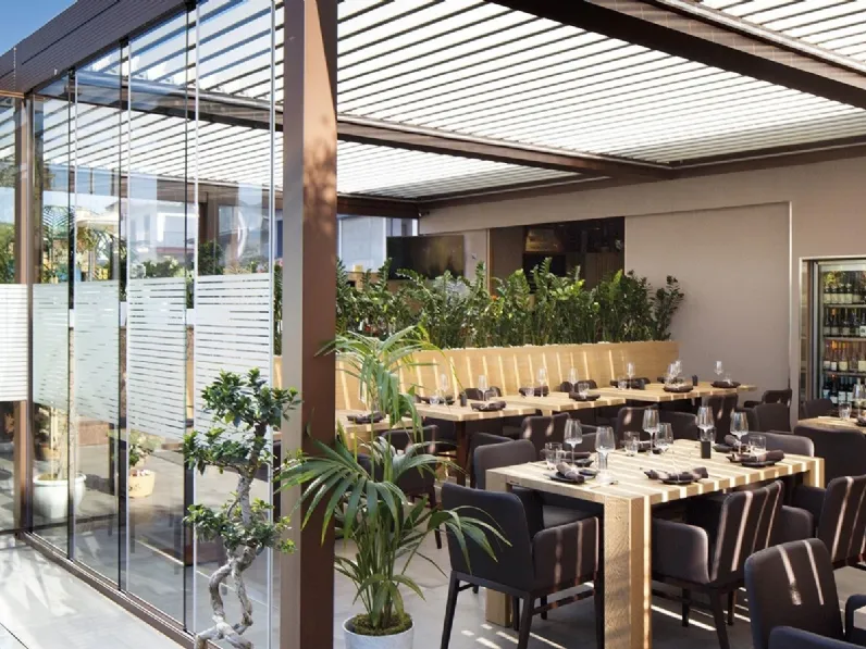 Pergola bioclimatica Med Twist addossata di Gibus