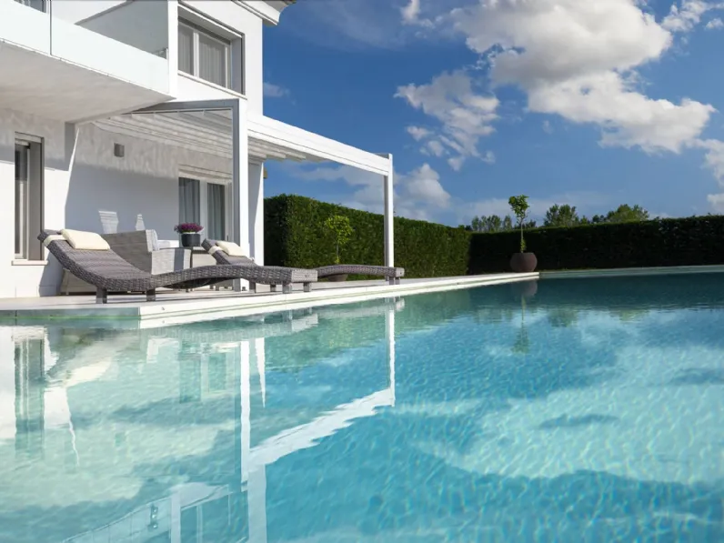 Pergola addossata con tetto inclinato Gennius Vega di Ke Outdoor