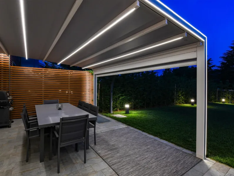 Pergola addossata con tetto inclinato Gennius Vega di Ke Outdoor