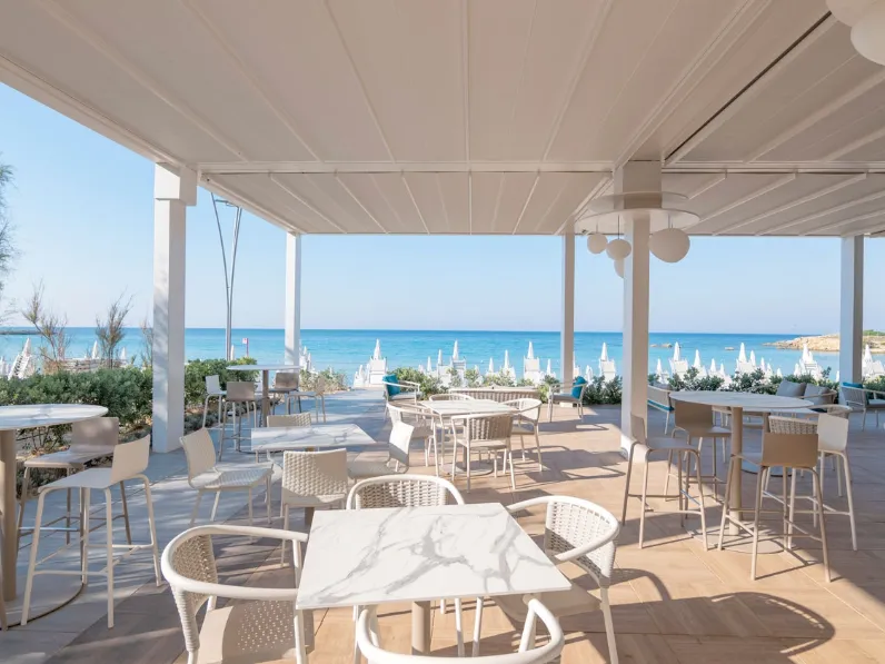 Pergola addossata con tetto scorrevole Isola 2 di Ke Outdoor