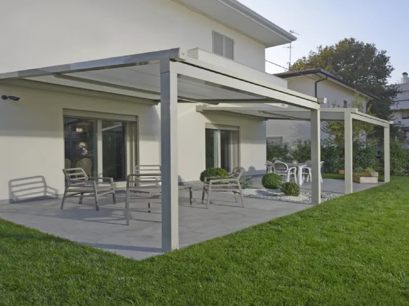 Pergola addossata con copertura scorrevole Xtesa di Ke Outdoor