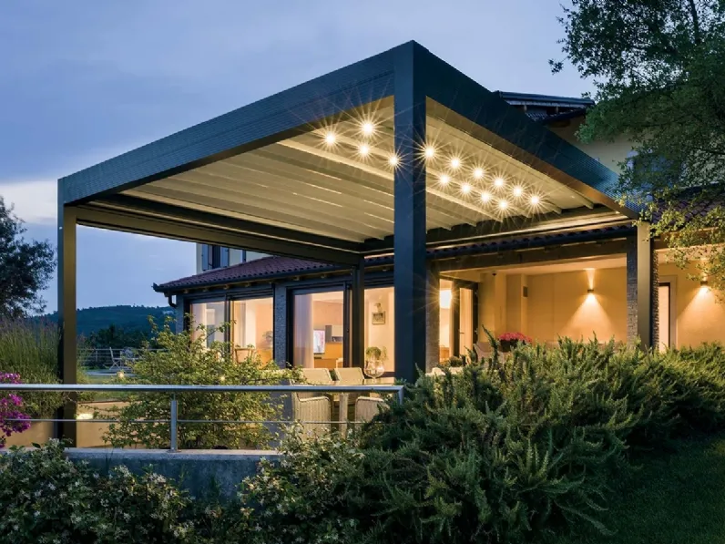 Pergola con copertura impacchettabile Med Zenit addossata di Gibus