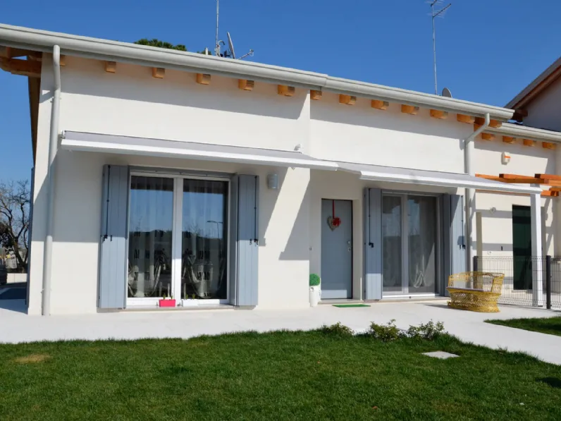 Tenda da sole a bracci con cassonetto Domea di Ke Outdoor