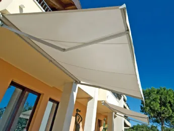 La tenda da sole Flex 300 di Pratic è una soluzione ideale per creare un'ombra rinfrescante all'este