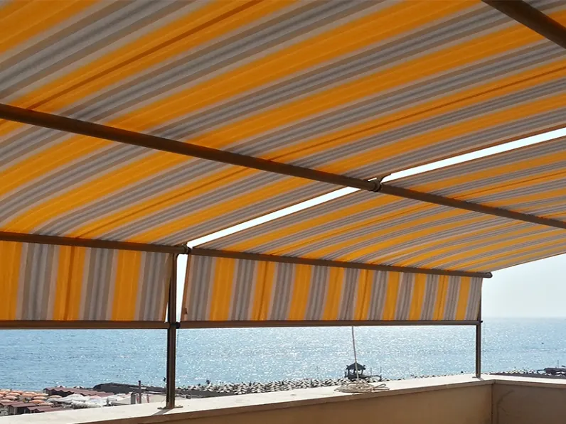 Tenda da sole TMT con guide di Va-ila