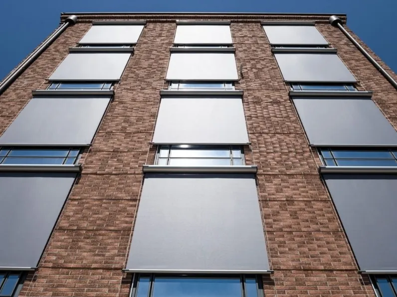 Tenda da sole avvolgibile a caduta con aggancio magnetico Tolo di Gibus